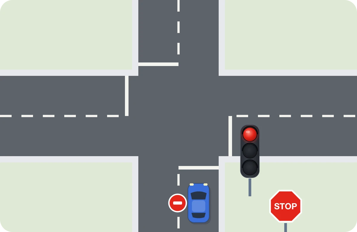 Красный светофор и знак STOP, синяя машина стоит
